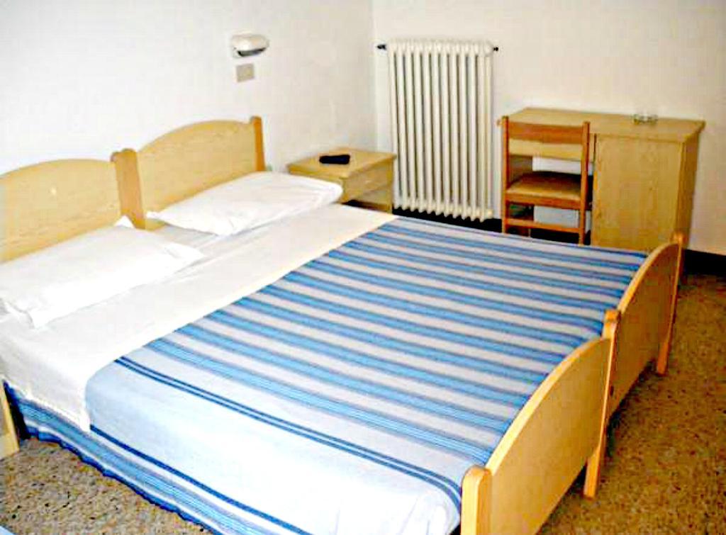 Hotel Ronconi Rimini Rum bild
