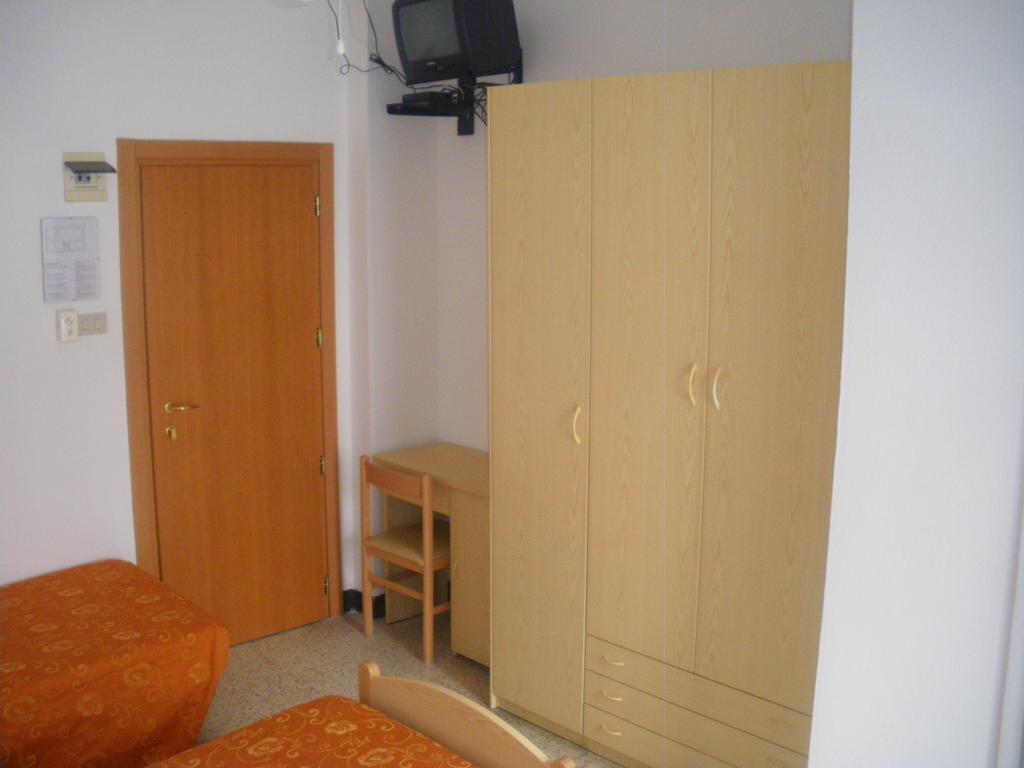 Hotel Ronconi Rimini Exteriör bild