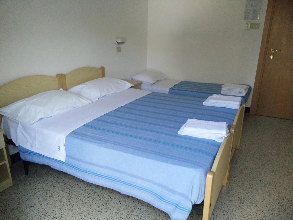 Hotel Ronconi Rimini Exteriör bild