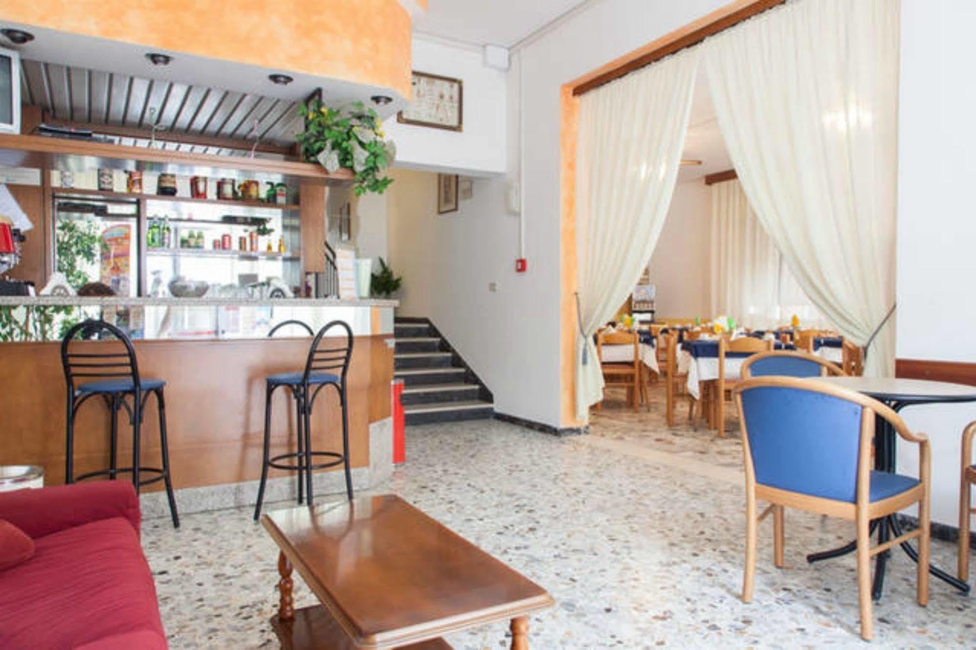 Hotel Ronconi Rimini Exteriör bild