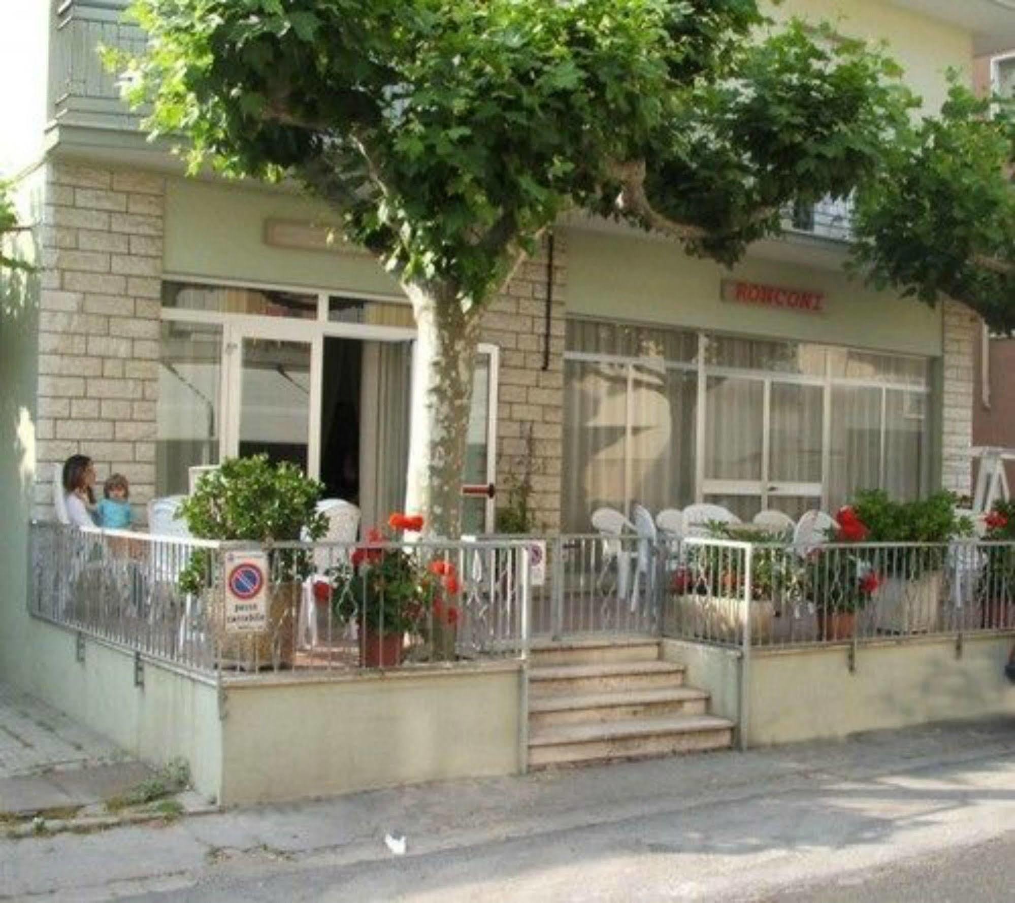 Hotel Ronconi Rimini Exteriör bild