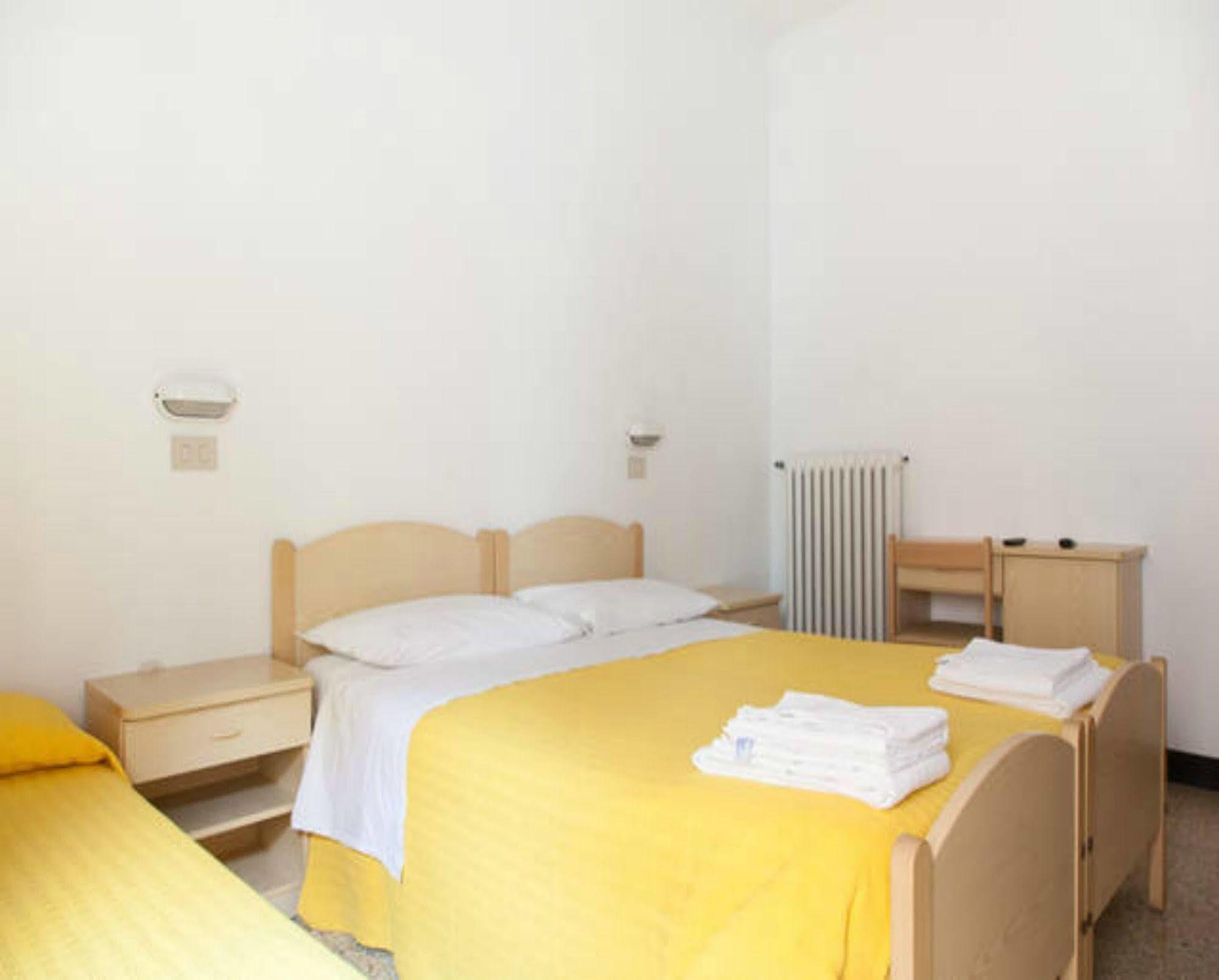 Hotel Ronconi Rimini Exteriör bild