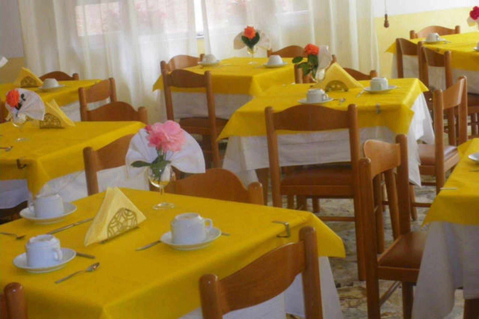 Hotel Ronconi Rimini Exteriör bild