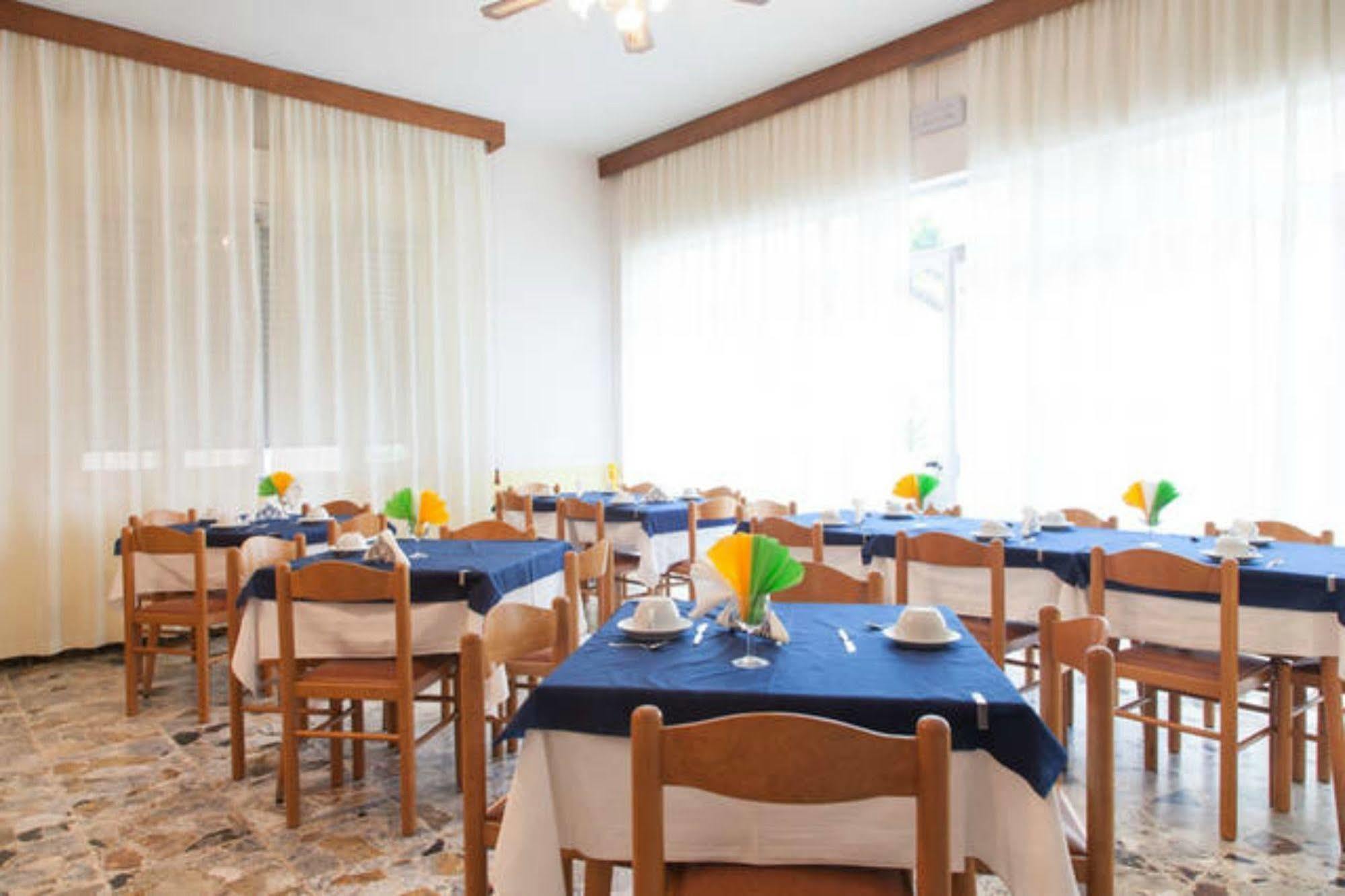 Hotel Ronconi Rimini Exteriör bild